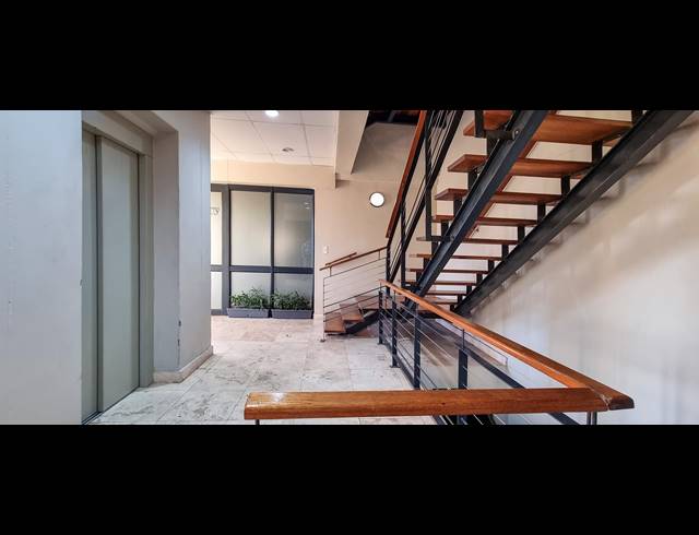 168M² OFFICE RENTED IN THE CREST